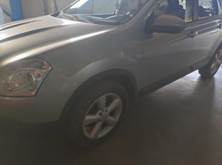Nissan Qashqai+2 2010-thumb-3