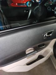 Nissan Qashqai+2 2010-thumb-13