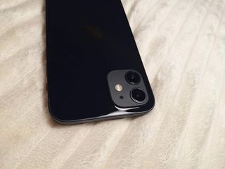 iPhone 12-thumb-3
