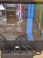 i7-9700 | Gigabyte z390 | 32GB DDR4-3200 | SSD 250 + 500 | NVIDIA GTX1050 | BeQuit 4