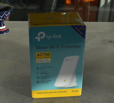 Σφραγισμένο TP-LINK RE220 v3 Mesh WiFi Extender Dual Band (2.4 & 5GHz) 750Mbps