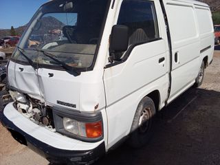 NISSAN URBAN 1994