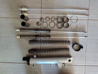 Honda CB 1300 sc54 δεξιά μπουκάλα - ελατήρια - φυσίγγια - διάφορα