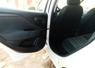 Fiat Punto 2011 1.2-thumb-9