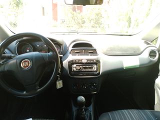 Fiat Punto 2011 1.2-thumb-10