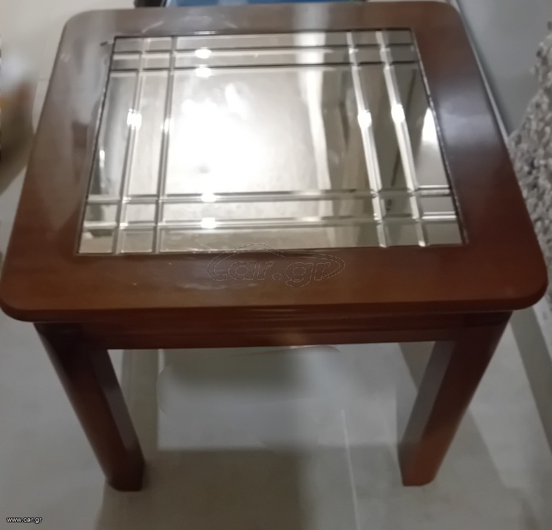 Πωλούνται τραπεζάκια σαλονιού
