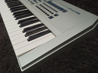 Yamaha MO6 Workstation Synth-thumb-6