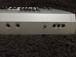 Yamaha MO6 Workstation Synth-thumb-12