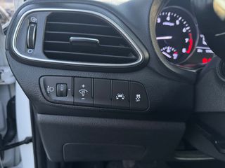 Hyundai i 30 2018 1.4 100 Hp ACTIVE-thumb-32