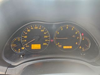 Toyota Avensis 2003-thumb-1