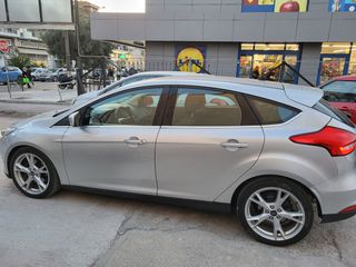 Ford Focus 2015-thumb-1