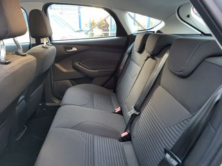 Ford Focus 2015-thumb-9