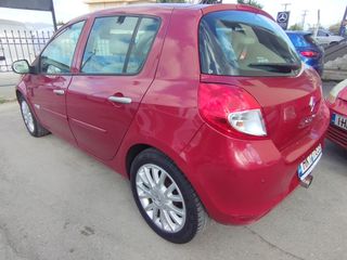 Renault Clio 2011-thumb-3