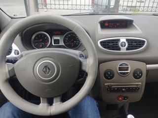 Renault Clio 2011-thumb-6