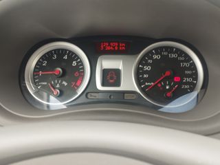 Renault Clio 2011-thumb-7