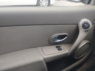 Renault Clio 2011-thumb-8