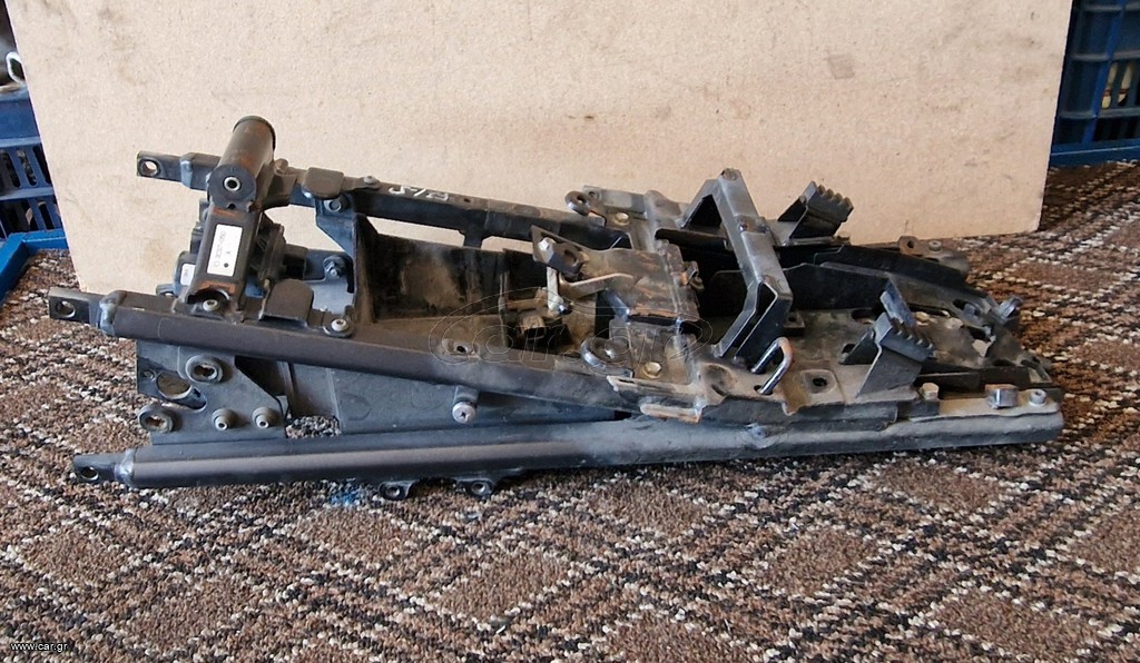 YAMAHA FZ1 2006 2012 ΥΠΟΠΛΑΙΣΙΟ ΜΕ ΠΛΑΣΤΙΚΟ ΜΠΑΤΑΡΙΑΣ ΑΝΑΡΘΟΤΗ