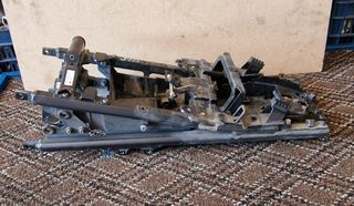 YAMAHA FZ1 2006 2012 ΥΠΟΠΛΑΙΣΙΟ ΜΕ ΠΛΑΣΤΙΚΟ ΜΠΑΤΑΡΙΑΣ ΑΝΑΡΘΟΤΗ