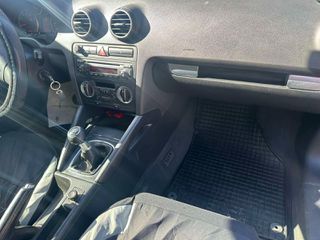 Audi A3 2005 1.6 FSI-thumb-5