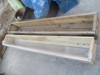 2 ξύλινες ζαρντινιέρες 190*26*32cm με 80 ευρώ η μία, παραλαβή μόνο στην Αθήνα!