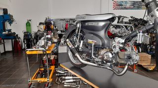 exatmisi antigrafo tis OVER RACING 35/50 anthrakonima ftiagmeni gia piso marspie  gia honda c50 glx 50  astrea 100 supra 100 dy MODIFYING GARAGE "since1993" TAKEGAWAGR 4miniracingparts,gr
