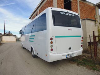 Mercedes-Benz 2011 1224-thumb-2