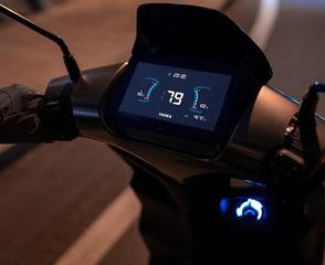 Yadea Electric Scooter 2026 FIERIDER-thumb-2