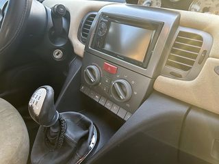 Lancia Ypsilon 2006-thumb-23