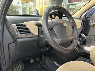 Lancia Ypsilon 2006-thumb-27