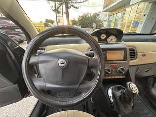 Lancia Ypsilon 2006-thumb-28