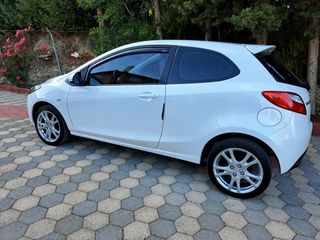 Mazda 2 2008-thumb-6