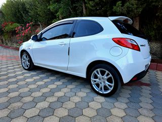 Mazda 2 2008-thumb-8