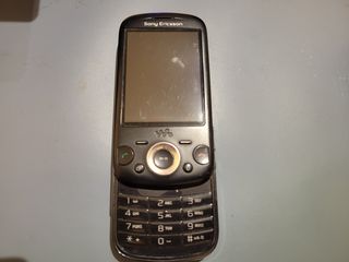 Sony ericsson w20i-thumb-1