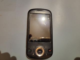 Sony ericsson w20i-thumb-2
