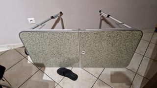 Καρέκλες τραπέζι