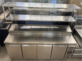 Ψυγείο Πάγκος Σαλατών 205x80x175Cm Για 9Gn 1/3 Με Διπλή Ραφιέρα Για Σύνδεση Σε Απομακρυσμένες Μονάδες GINOX - Μεταχειρισμένο.