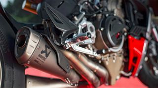 Τελικό Εξάτμισης Akrapovic για Ducati Streetfighter V4/S 2020-24-thumb-2
