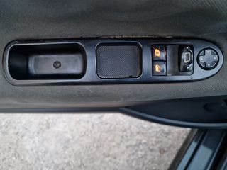 Peugeot 207 2010-thumb-9