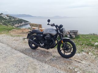 Moto Guzzi V 7 2022 Stone 850