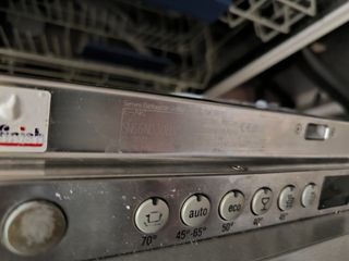 Πλυντήριο πιάτων siemens inox εντοιχιζόμενο.