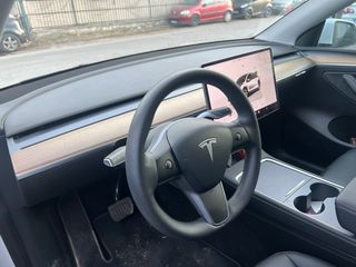 Tesla Model Y 2022 LONG RANGE-thumb-14