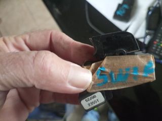 ΔΙΑΚΟΠΤΗΣ ΠΙΣΩ ΠΑΡΑΘΥΡΩΝ SUZUKI SWIFT