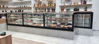 ΒΙΤΡΙΝΑ ΖΑΧΑΡΟΠΛΑΣΤΙΚΗΣ ΜΕ ΑΝΤΙΘΑΜΠΟΤΙΚΑ ΚΡΥΣΤΑΛΛΑ 180x90x130