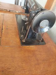 Singer-thumb-1