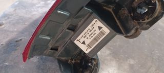φαναρι πισω αριστερο f32 με ζημια-thumb-2