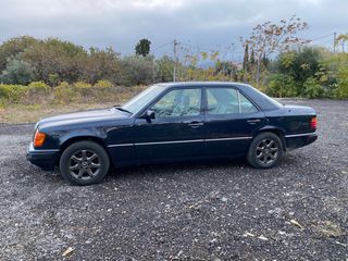 Mercedes-Benz E 200 1992-thumb-4