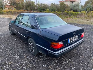 Mercedes-Benz E 200 1992-thumb-5