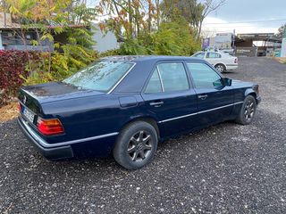 Mercedes-Benz E 200 1992-thumb-11