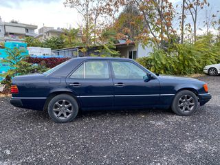 Mercedes-Benz E 200 1992-thumb-12