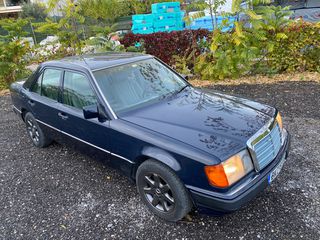 Mercedes-Benz E 200 1992-thumb-13